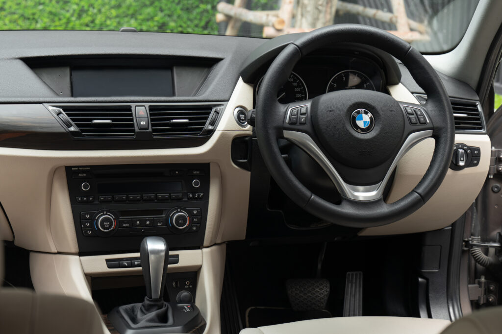 BMW X1 sDrive18i xLine E84 LCI แล้ว พวงมาลัยเบา ปี 14 สีน้ำตาล Sparkling Bronze เจ้าของลำดับเดียว