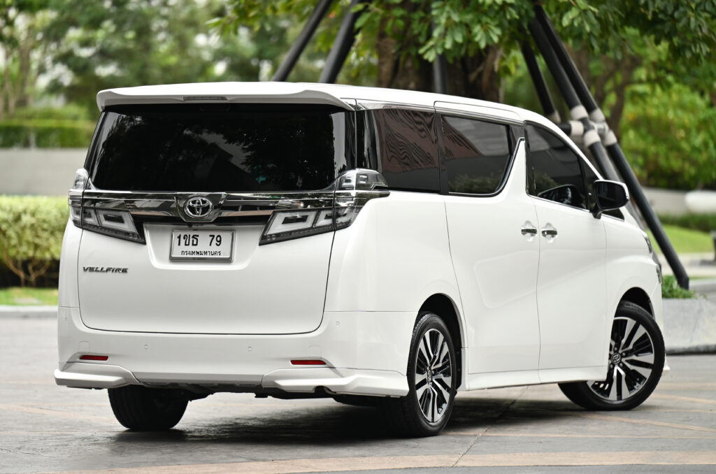 38,768 km Toyota Vellfire 2.5 รถศูนย์ไทย เจ้าของลำดับเดียว ไม่มีอุบัติเหตุ ยังมี Warranty เหลือ