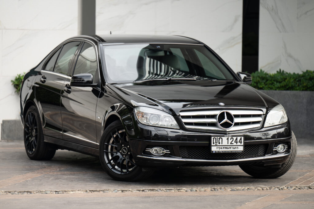 119,022 km Benz C200 CGI BlueEFFICIENCY W204 ปี 2011 สีดำ Obsidian Black สวยเงางาม ไม่มีอุบัติเหตุ