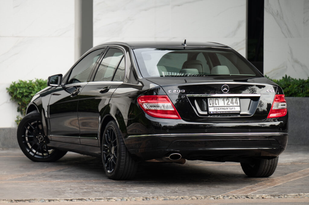 119,022 km Benz C200 CGI BlueEFFICIENCY W204 ปี 2011 สีดำ Obsidian Black สวยเงางาม ไม่มีอุบัติเหตุ