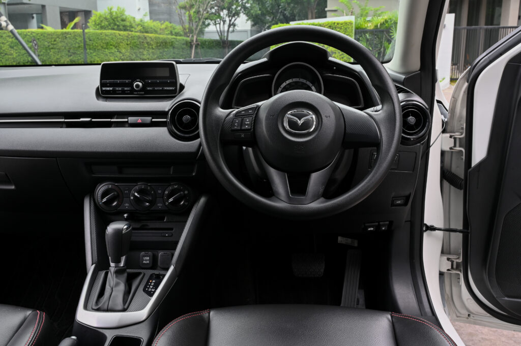 108,881 km Mazda 2 ดีเซล 1.5 XD เกียร์ออโต้ ปี 2015 4 ประตู ประวัติศูนย์ทุกระยะ เจ้าของลำดับเดียว