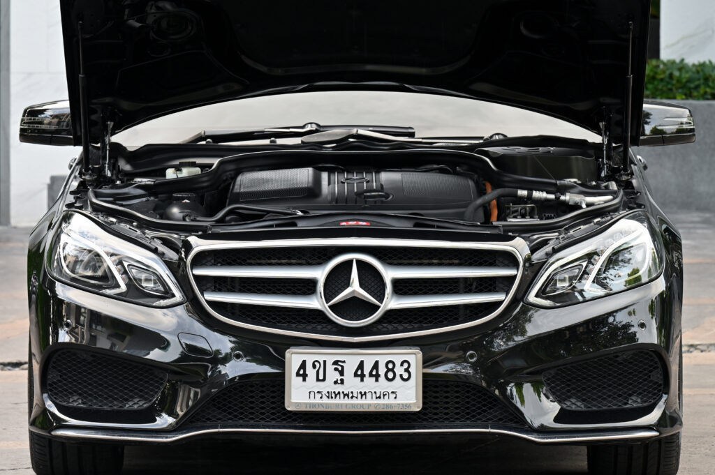 24,000 km แท้ BENZ E300 BLUETEC HYBRID AMG ออกศูนย์เบนซ์ธนบุรีรถบ้านประวัติ Service ศูนย์ตามระยะครับ