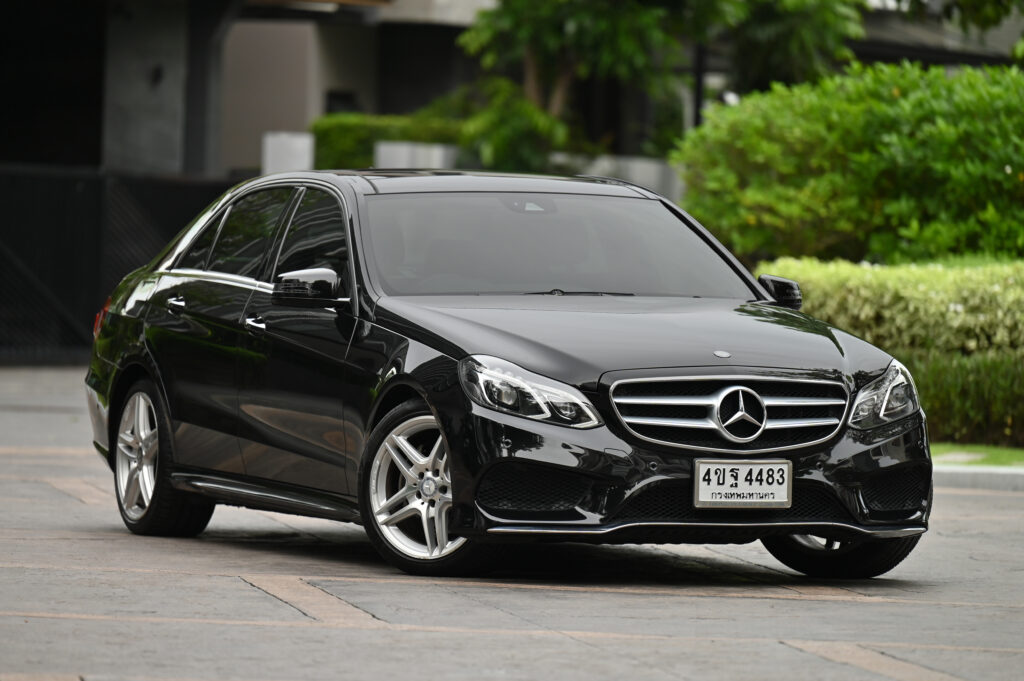 24,000 km แท้ BENZ E300 BLUETEC HYBRID AMG ออกศูนย์เบนซ์ธนบุรีรถบ้านประวัติ Service ศูนย์ตามระยะครับ