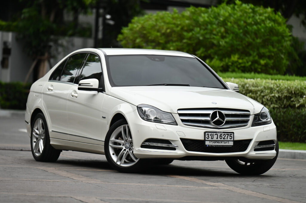 12,972 Km BENZ C200 AVANTGARDE W204 Facelift มือเดียวซื้อเงินสด รถไม่มีอุบัติเหตุ สภาพเหมือนป้ายแดง