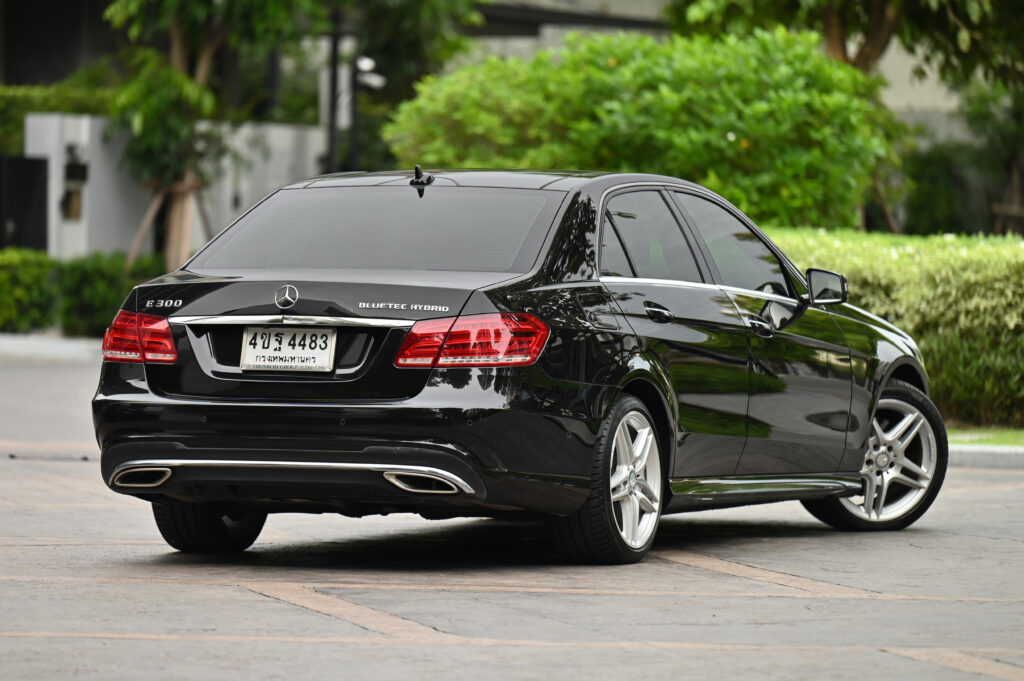 24,000 km แท้ BENZ E300 BLUETEC HYBRID AMG ออกศูนย์เบนซ์ธนบุรีรถบ้านประวัติ Service ศูนย์ตามระยะครับ