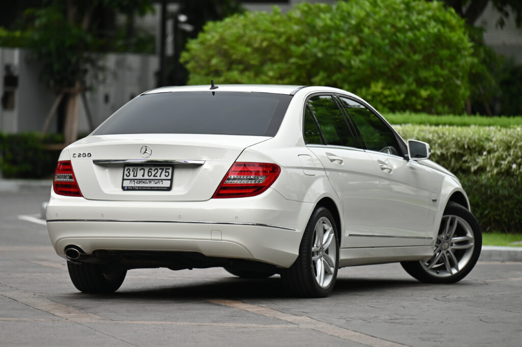 12,972 Km BENZ C200 AVANTGARDE W204 Facelift มือเดียวซื้อเงินสด รถไม่มีอุบัติเหตุ สภาพเหมือนป้ายแดง