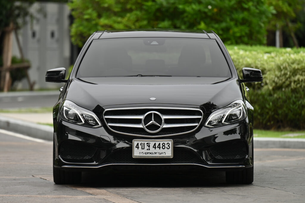 24,000 km แท้ BENZ E300 BLUETEC HYBRID AMG ออกศูนย์เบนซ์ธนบุรีรถบ้านประวัติ Service ศูนย์ตามระยะครับ