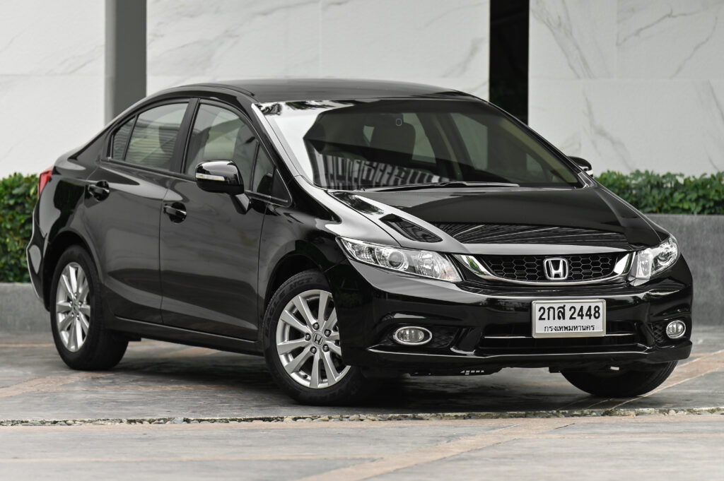 105,227 km Honda Civic FB 1.8 E เกียร์ออโต้ เจ้าของลำดับเดียวดูแลดีมาก ไม่มีอุบัติเหตุ น็อตเดิม