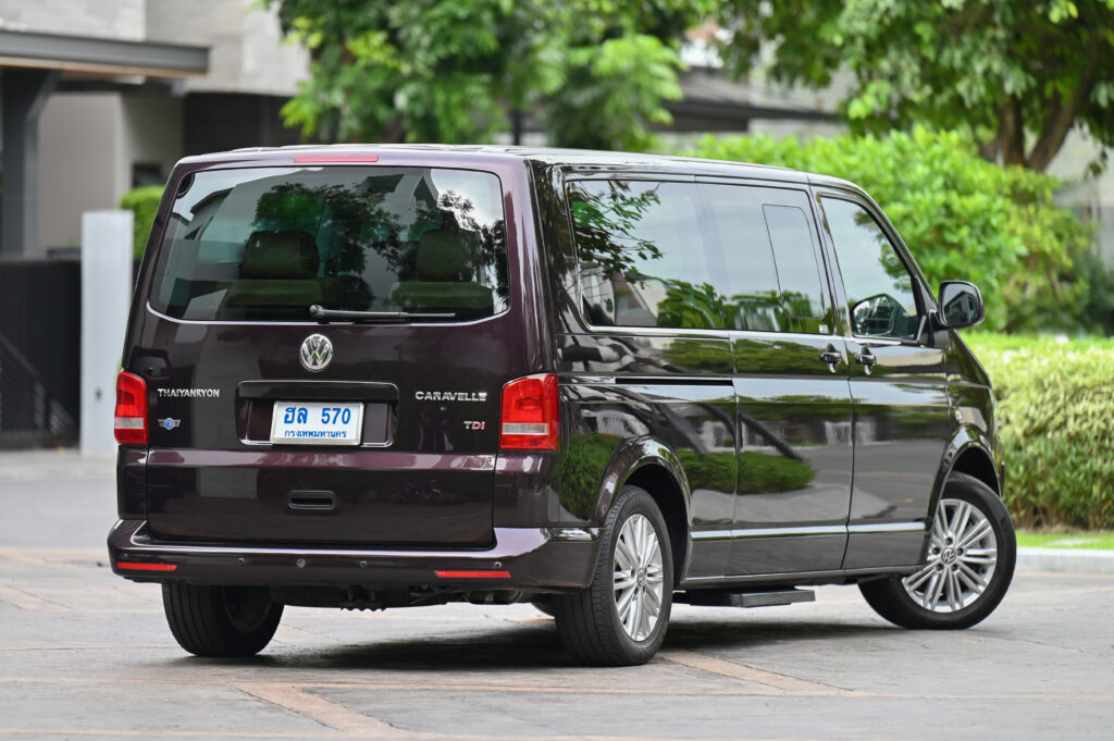 142,309 km Caravelle 2.0 Bi-TDI Business Line Minor Change รถศูนย์ไทยยานยนตร์ ภายในสีน้ำตาลสวยมากครับ