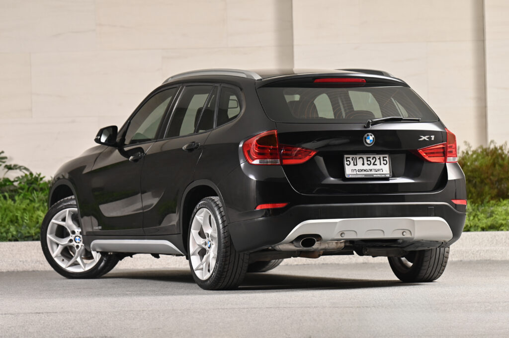 BMW X1 sDrive18i xLine LCI พวงมาลัยเบาขับสบาย สีดำภายในน้ำตาลสวยมาก ไม่มีอุบัติเหตุครับ