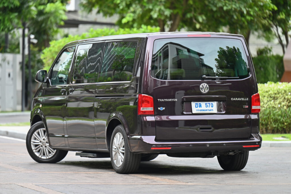 142,309 km Caravelle 2.0 Bi-TDI Business Line Minor Change รถศูนย์ไทยยานยนตร์ ภายในสีน้ำตาลสวยมากครับ