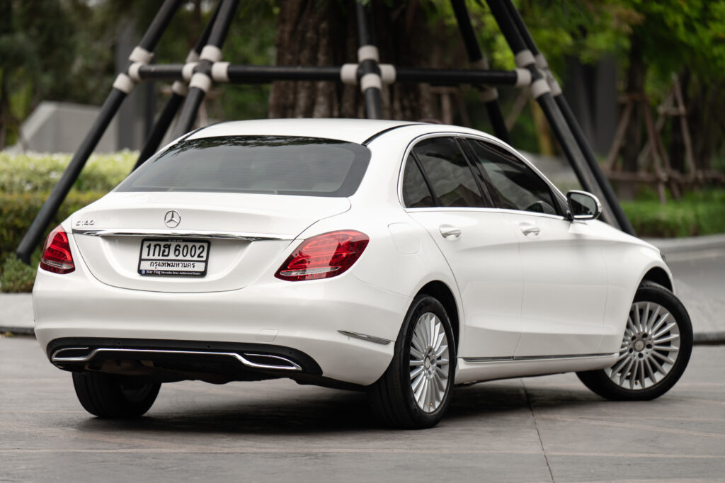 Benz C180 1.6 Exclusive เครื่องยนต์เบนซินล้วน สีขาวภายในสีเบจ รถบ้านสวยมากสภาพดีครับ