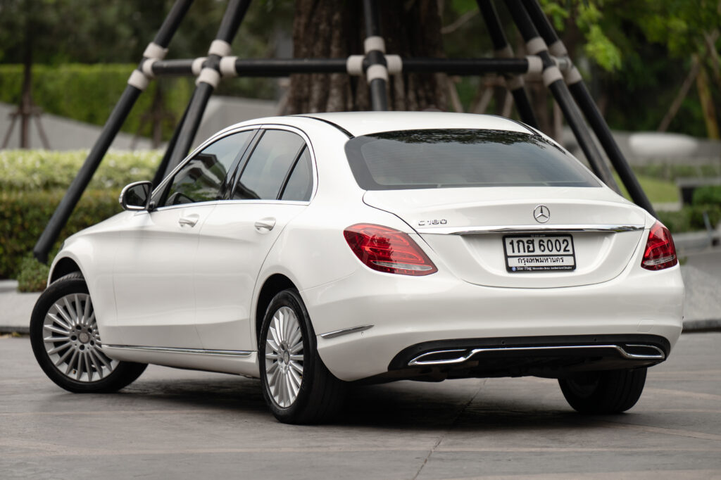 Benz C180 1.6 Exclusive เครื่องยนต์เบนซินล้วน สีขาวภายในสีเบจ รถบ้านสวยมากสภาพดีครับ