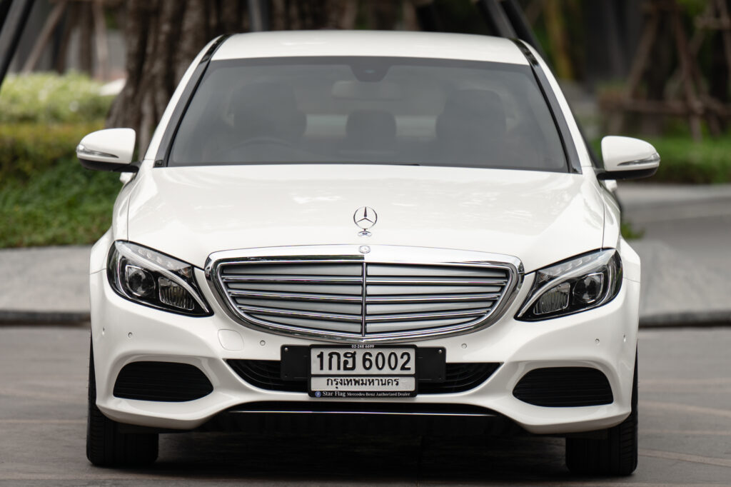 Benz C180 1.6 Exclusive เครื่องยนต์เบนซินล้วน สีขาวภายในสีเบจ รถบ้านสวยมากสภาพดีครับ