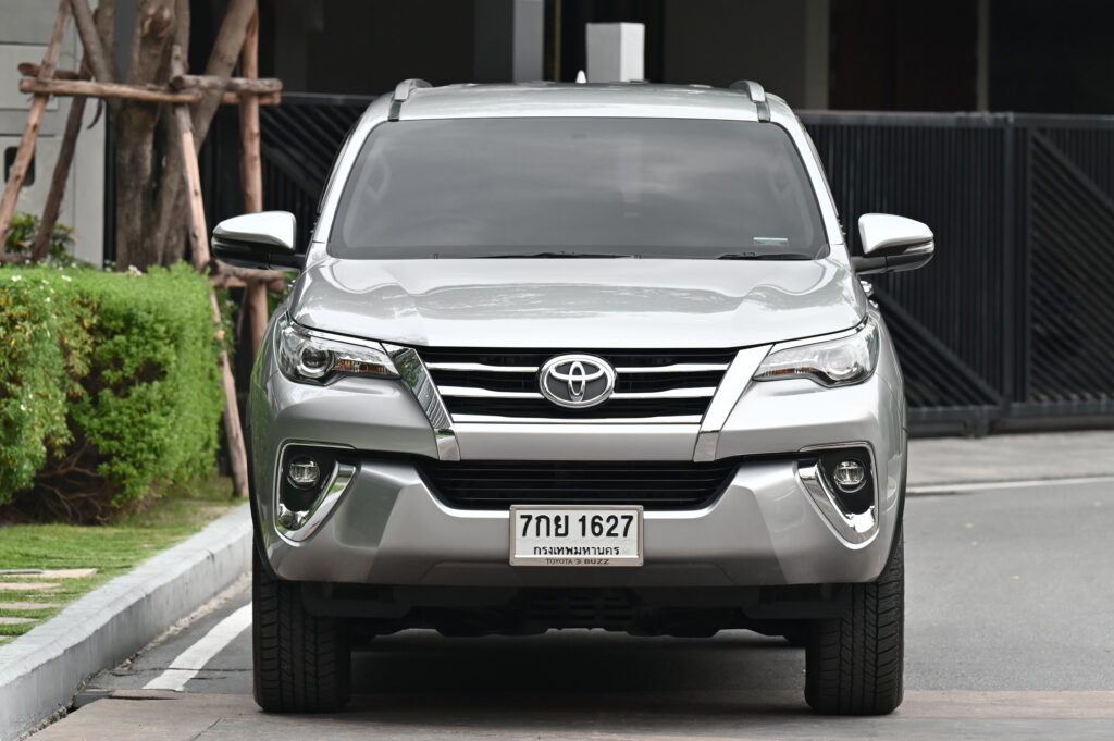 71,771 km Fortuner 2.4V 4WD ปี 19 แท้ไม่ลากจดทะเบียน รถบ้านมือเดียวสวยมากสภาพดี ไม่มีอุบัติเหตุครับ