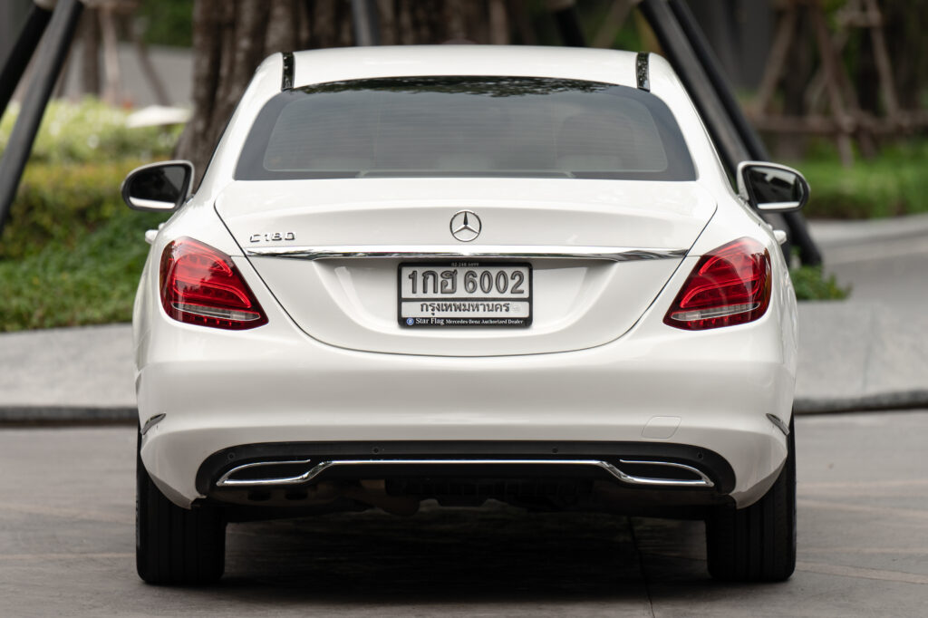 Benz C180 1.6 Exclusive เครื่องยนต์เบนซินล้วน สีขาวภายในสีเบจ รถบ้านสวยมากสภาพดีครับ