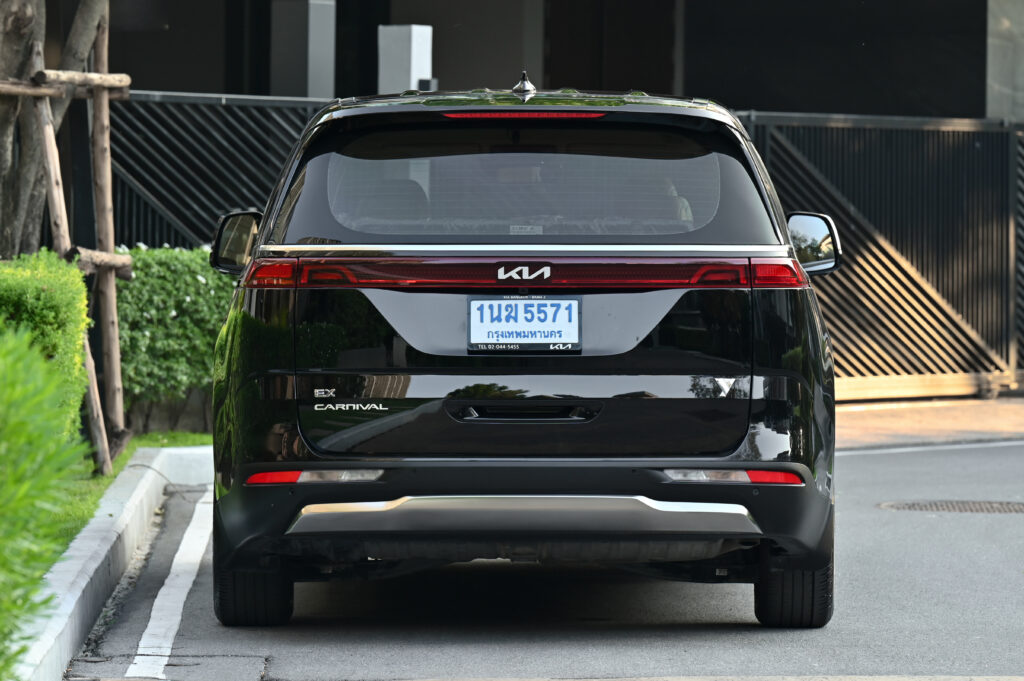 KIA CARNIVAL ดีเซล 2.2 EX 8AT ปี 2022 โลโก้ใหม่ 11 ที่นั่ง ประวัติศูนย์ทุกระยะ ไม่มีอุบัติเหตุ