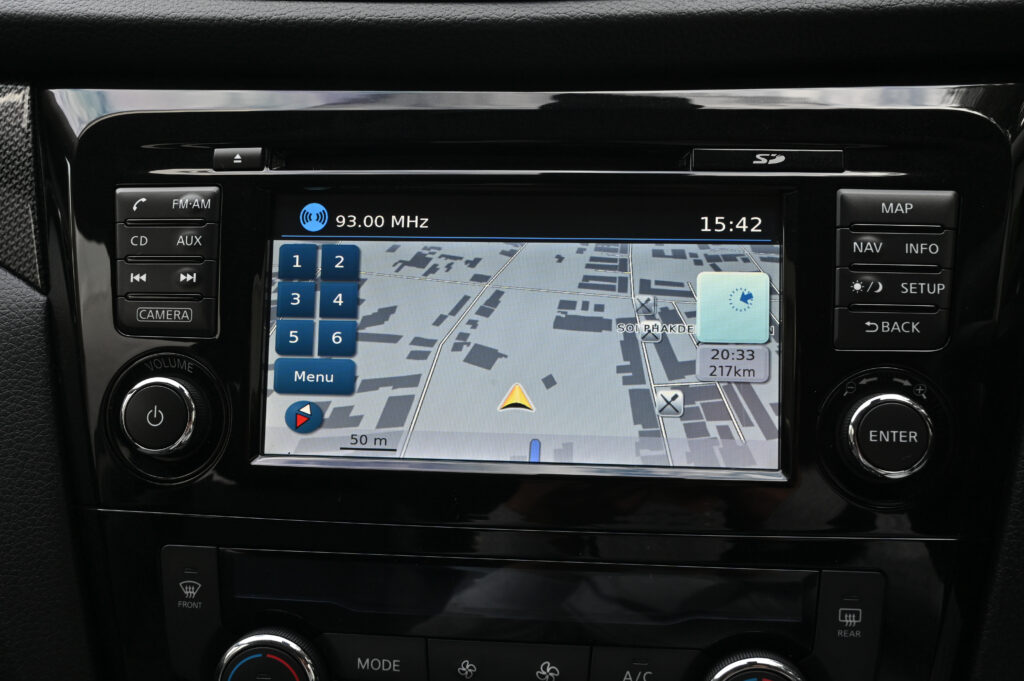 69,871 km Nissan X-Trail 2.0V 4WD T32 ประวัติศูนย์ ไม่มีอุบัติเหตุหนัก สีดำ BlackStar ไมล์น้อยสวยมาก