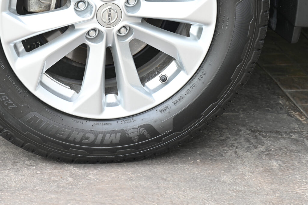 69,871 km Nissan X-Trail 2.0V 4WD T32 ประวัติศูนย์ ไม่มีอุบัติเหตุหนัก สีดำ BlackStar ไมล์น้อยสวยมาก
