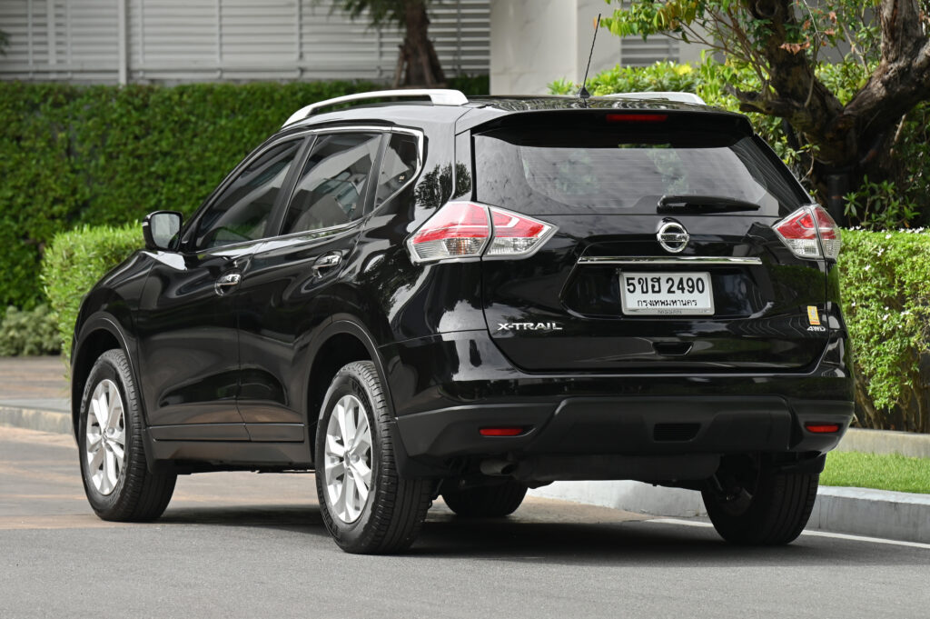 69,871 km Nissan X-Trail 2.0V 4WD T32 ประวัติศูนย์ ไม่มีอุบัติเหตุหนัก สีดำ BlackStar ไมล์น้อยสวยมาก