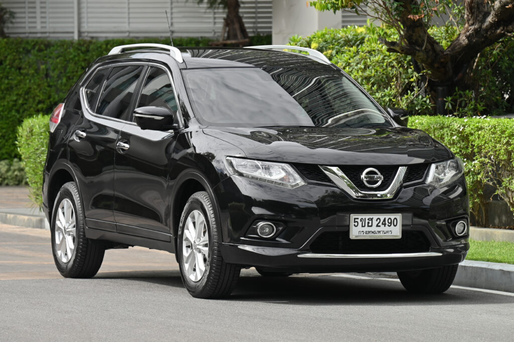 69,871 km Nissan X-Trail 2.0V 4WD T32 ประวัติศูนย์ ไม่มีอุบัติเหตุหนัก สีดำ BlackStar ไมล์น้อยสวยมาก