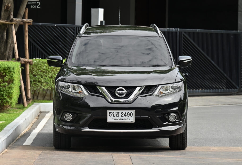 69,871 km Nissan X-Trail 2.0V 4WD T32 ประวัติศูนย์ ไม่มีอุบัติเหตุหนัก สีดำ BlackStar ไมล์น้อยสวยมาก