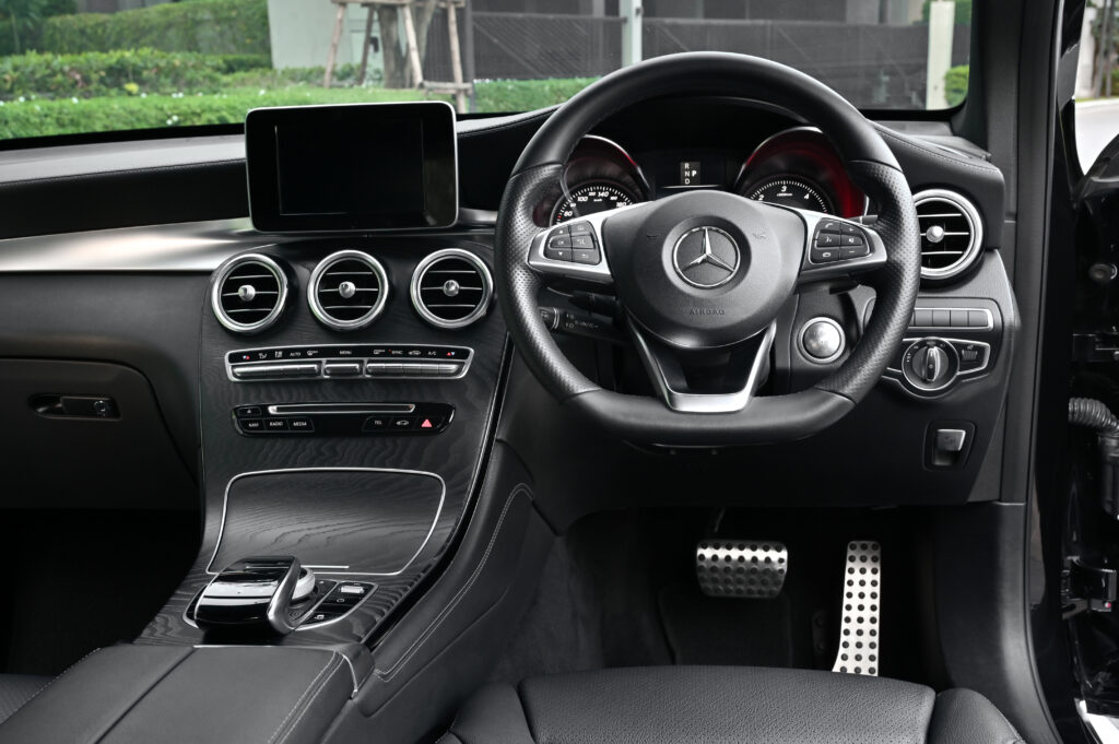 Benz GLC 250d AMG Dynamic ปี 18 แท้ ปรับอุปกรณ์แล้ว เพิ่ม DISTRONIC เรดาร์ Adaptive Cruise