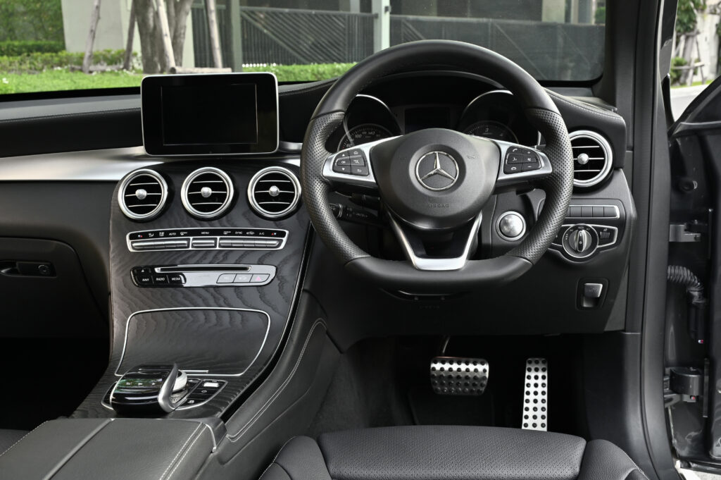 Benz GLC 250d AMG Dynamic ปี 18 แท้ ปรับอุปกรณ์แล้ว เพิ่ม DISTRONIC เรดาร์ Adaptive Cruise