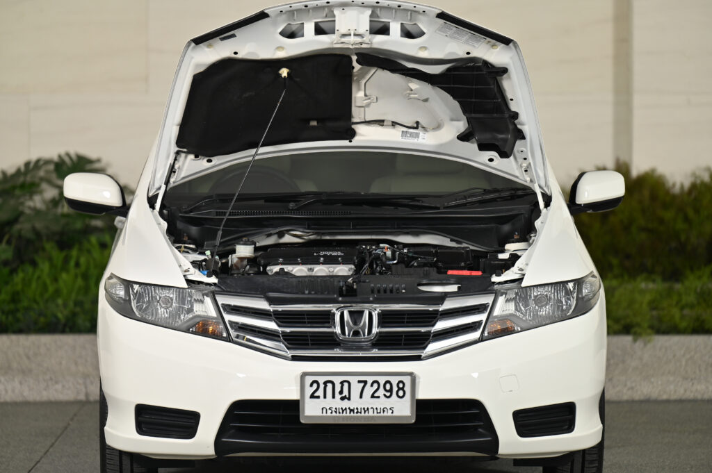 30,307 km CITY 1.5V Minor Change ปี 2013 รถบ้านสภาพดีที่คุณๆชื่นชอบในความสวยงามทนทานของรุ่นนี้ครับ