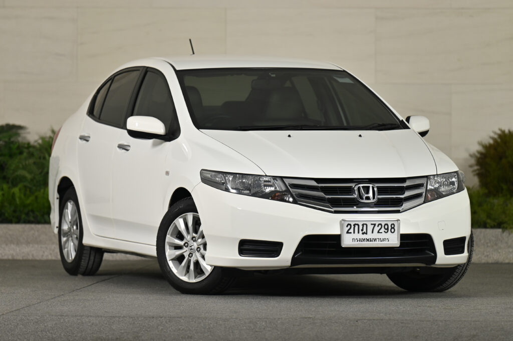 30,307 km CITY 1.5V Minor Change ปี 2013 รถบ้านสภาพดีที่คุณๆชื่นชอบในความสวยงามทนทานของรุ่นนี้ครับ