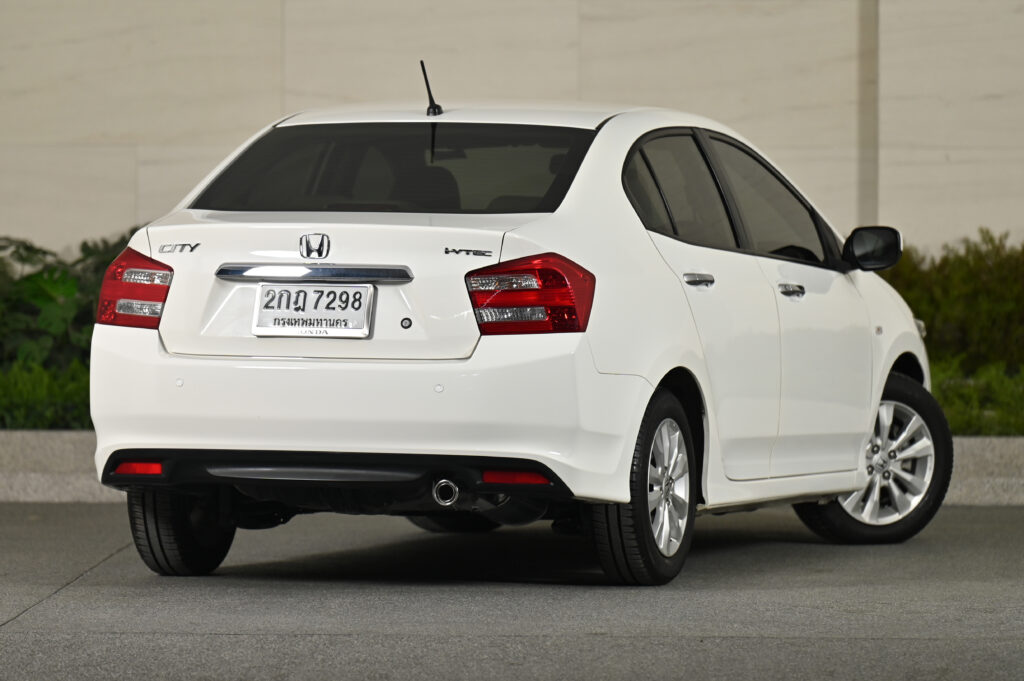 30,307 km CITY 1.5V Minor Change ปี 2013 รถบ้านสภาพดีที่คุณๆชื่นชอบในความสวยงามทนทานของรุ่นนี้ครับ