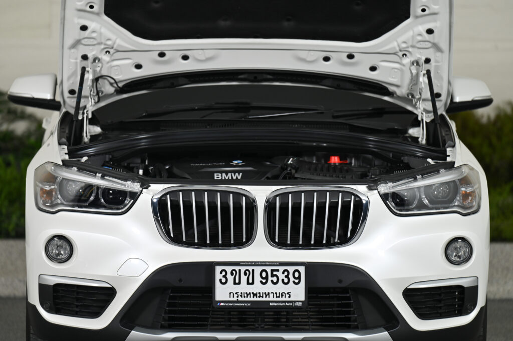 54,916 km BMW X1 sDrive18d xLine ปรับอุปกรณ์แล้ว Logo อยู่ท้ายรถ ไมล์ดิจิตอล รถบ้านมือเดียวสภาพดีมาก