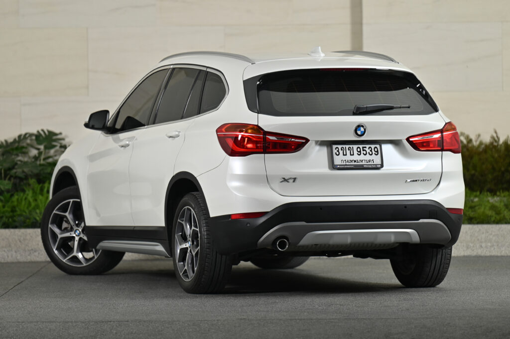 54,916 km BMW X1 sDrive18d xLine ปรับอุปกรณ์แล้ว Logo อยู่ท้ายรถ ไมล์ดิจิตอล รถบ้านมือเดียวสภาพดีมาก