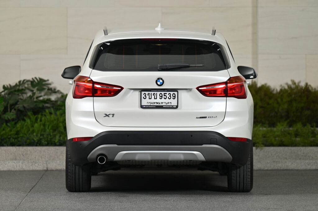 54,916 km BMW X1 sDrive18d xLine ปรับอุปกรณ์แล้ว Logo อยู่ท้ายรถ ไมล์ดิจิตอล รถบ้านมือเดียวสภาพดีมาก
