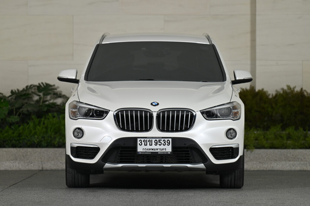 54,916 km BMW X1 sDrive18d xLine ปรับอุปกรณ์แล้ว Logo อยู่ท้ายรถ ไมล์ดิจิตอล รถบ้านมือเดียวสภาพดีมาก