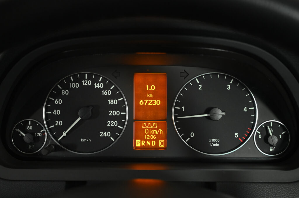 67,230 km BENZ A180 CDI เครื่องยนต์ดีเซล เจ้าของอยู่ซอยศุภราช รถบ้านสภาพดีสวยน่ารักน่าใช้มากครับ