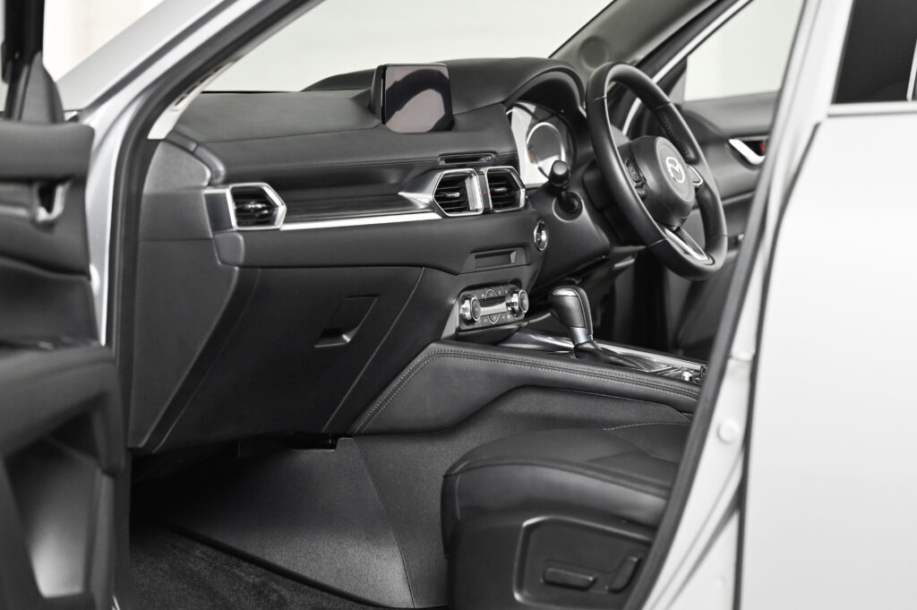 75,887 km Mazda CX-5 2.2 Diesel ปี 18 รถบ้านมือเดียวใช้งานน้อยสภาพดีมาก ไม่มีอุบัติเหตุหนักครับ