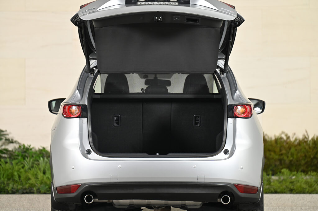 75,887 km Mazda CX-5 2.2 Diesel ปี 18 รถบ้านมือเดียวใช้งานน้อยสภาพดีมาก ไม่มีอุบัติเหตุหนักครับ