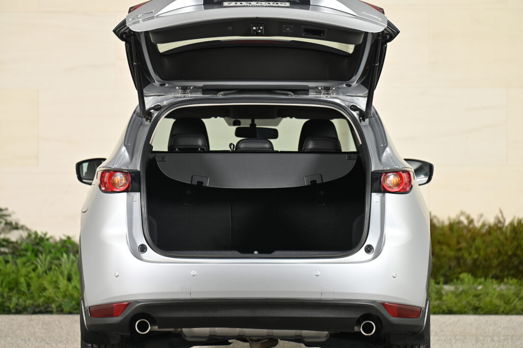 75,887 km Mazda CX-5 2.2 Diesel ปี 18 รถบ้านมือเดียวใช้งานน้อยสภาพดีมาก ไม่มีอุบัติเหตุหนักครับ