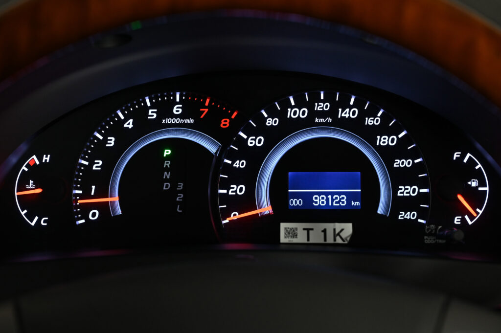 98,123 km Camry 2.0G Minor Change แล้ว รถบ้านมือเดียวเจ้าของสูงอายุใช้งานน้อยมากสภาพดีครับ