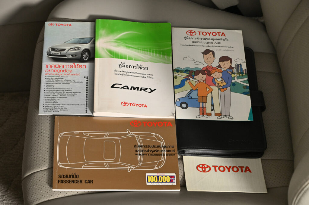 98,123 km Camry 2.0G Minor Change แล้ว รถบ้านมือเดียวเจ้าของสูงอายุใช้งานน้อยมากสภาพดีครับ