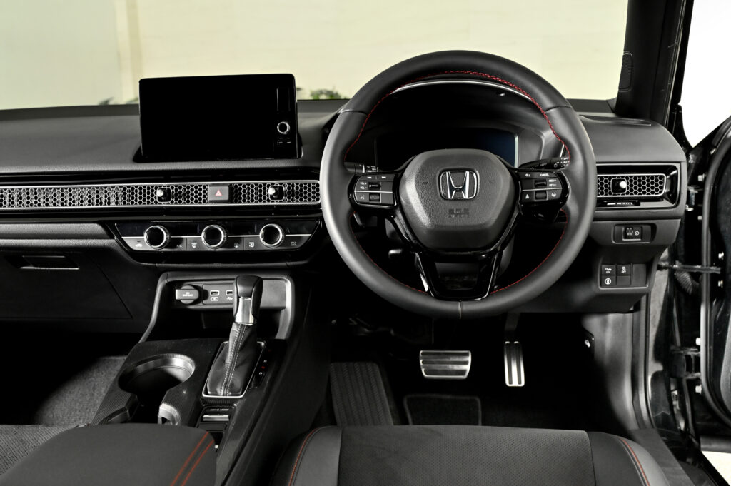 45,650 km Honda Civic FE e:HEV RS 2.0 Hybrid รุ่น Top รถบ้านมือเดียวสภาพดีเยี่ยมไม่มีอุบัติเหตุครับ