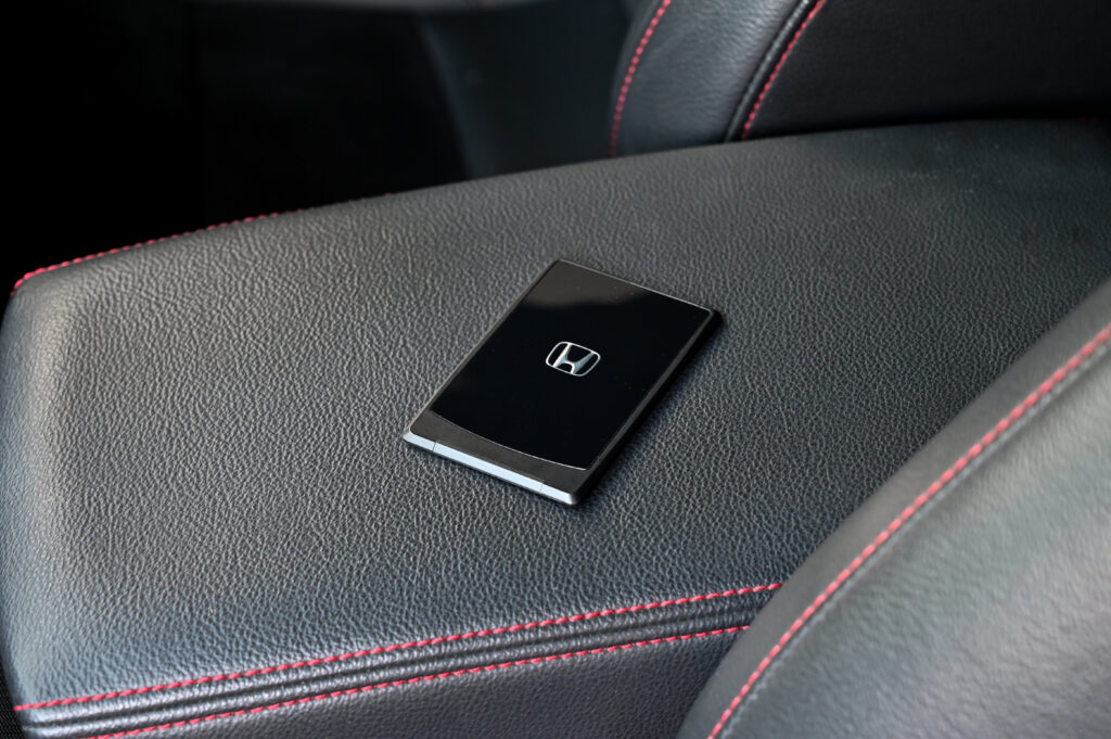 45,650 km Honda Civic FE e:HEV RS 2.0 Hybrid รุ่น Top รถบ้านมือเดียวสภาพดีเยี่ยมไม่มีอุบัติเหตุครับ