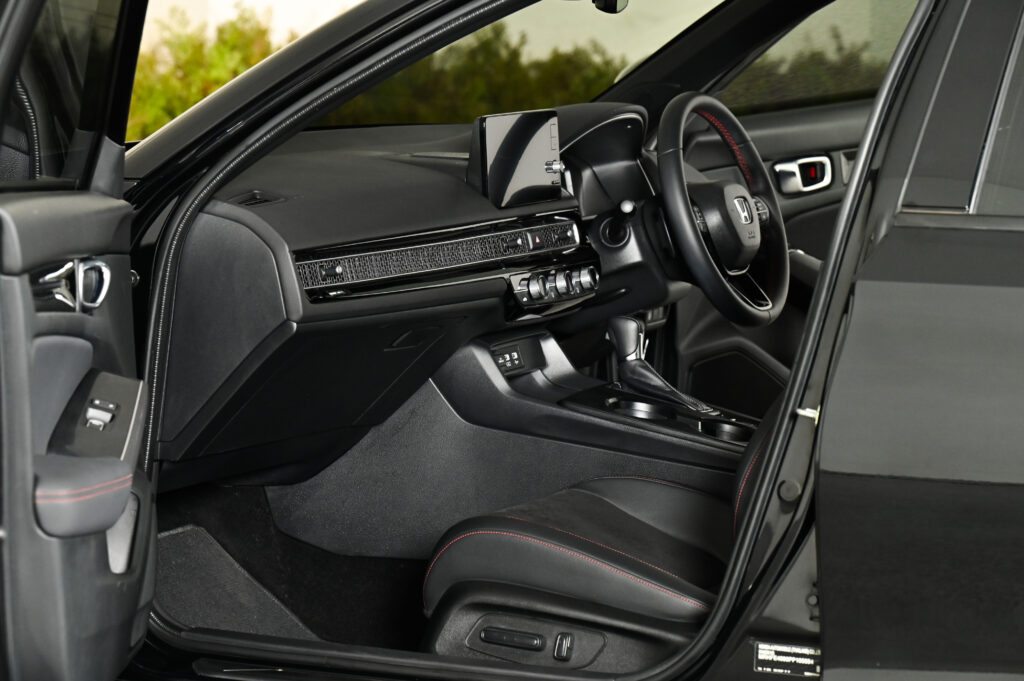 45,650 km Honda Civic FE e:HEV RS 2.0 Hybrid รุ่น Top รถบ้านมือเดียวสภาพดีเยี่ยมไม่มีอุบัติเหตุครับ