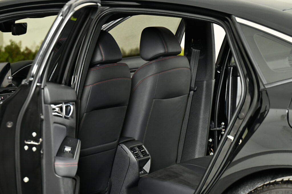 45,650 km Honda Civic FE e:HEV RS 2.0 Hybrid รุ่น Top รถบ้านมือเดียวสภาพดีเยี่ยมไม่มีอุบัติเหตุครับ