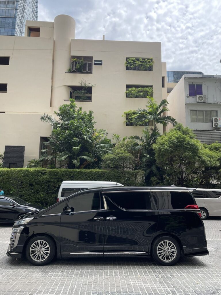 60,066 km VELLFIRE 2.5 ZG EDITION สีดำพร้อมชุดแต่ง Modellista