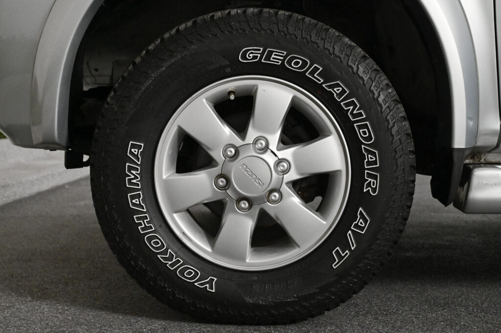 D-Max Hi-Lander 4 ประตู 3.0 Ddi i-TEQ ปี 06 เกียร์ธรรมดา หลังคาแครี่บอย รถบ้านสภาพดีไม่มีอุบัติเหตุ