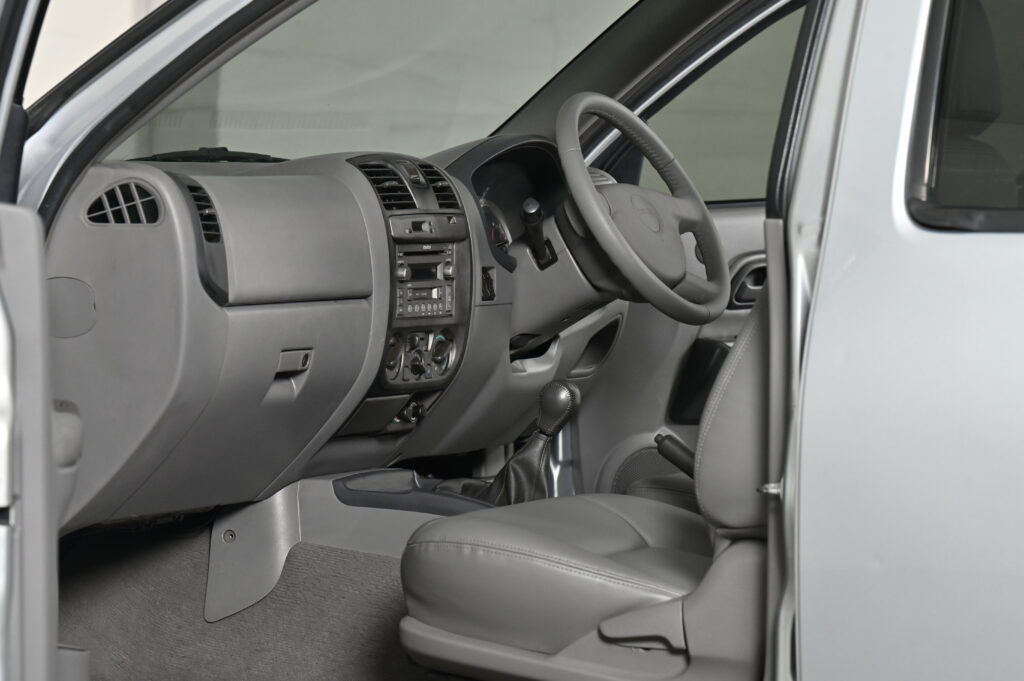 D-Max Hi-Lander 4 ประตู 3.0 Ddi i-TEQ ปี 06 เกียร์ธรรมดา หลังคาแครี่บอย รถบ้านสภาพดีไม่มีอุบัติเหตุ