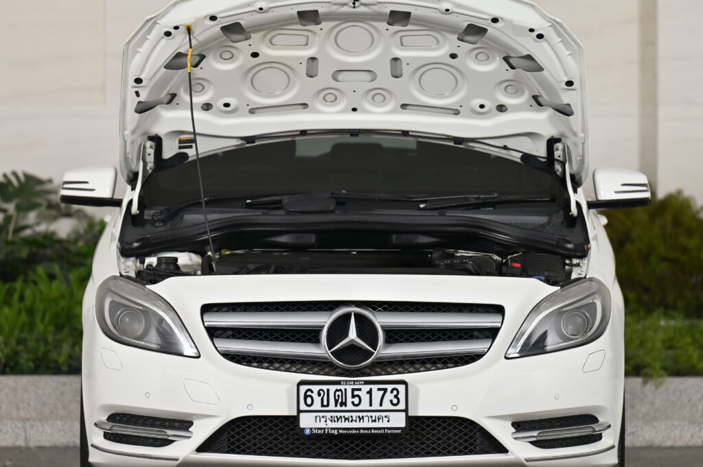 Benz B180 Blue Efficiency Sport Tourer W246 สีขาว CALCITE WHITE รถบ้านมือเดียวไม่มีอุบัติเหตุครับ
