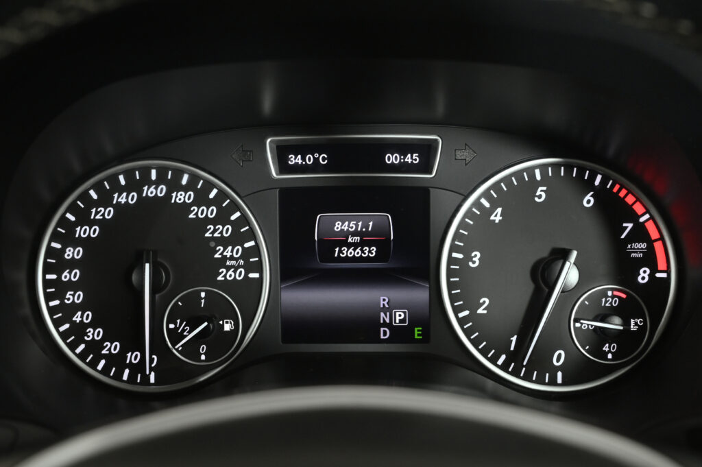Benz B180 Blue Efficiency Sport Tourer W246 สีขาว CALCITE WHITE รถบ้านมือเดียวไม่มีอุบัติเหตุครับ